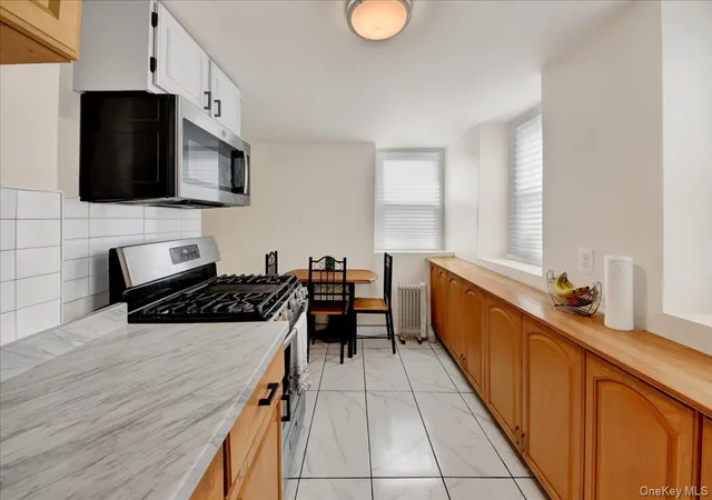 Listing Photo 5 - Condo for sale in building located at 4521 Carpenter Ave, Bronx, NY 10470
