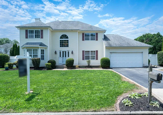 Photo 2 of Sale Pending at 4 Clark St, Selden, NY 11784 | MLS# 997720 | Listing updated on 2026-08-13