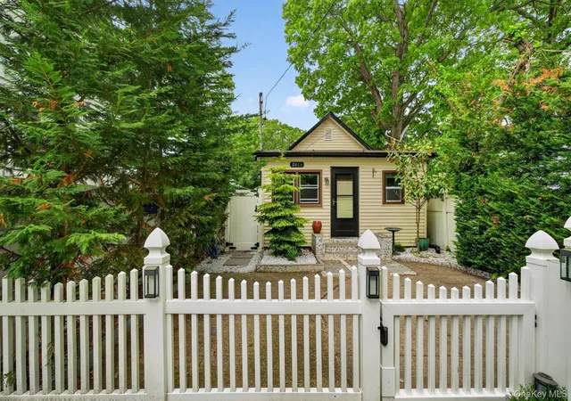 4th image of 2084 Washington St, Hempstead, NY 11566 | MLS# 997773