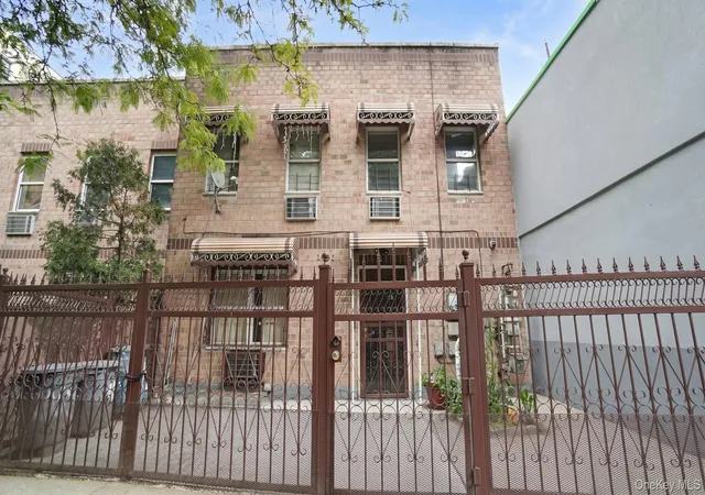 Photo 1 of Sale Pending at 1062 Woodycrest Ave, Bronx, NY 10452 | MLS# 997805 | Listing updated on 2026-09-04