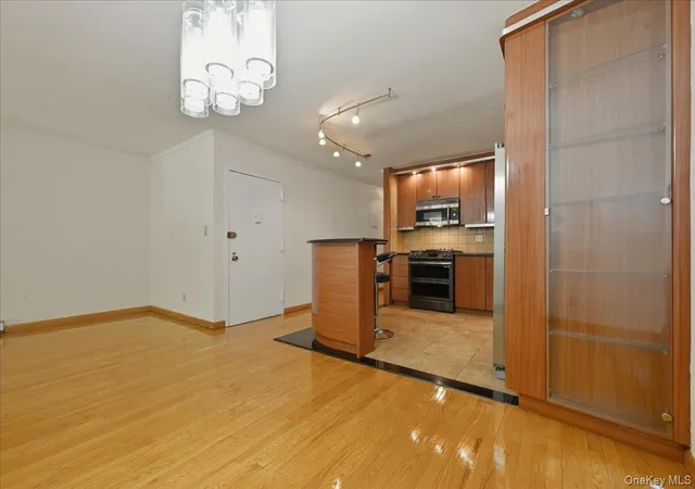 4th image of 7116 162Nd St #2, Fresh Meadows, NY 11365 | MLS# 997808