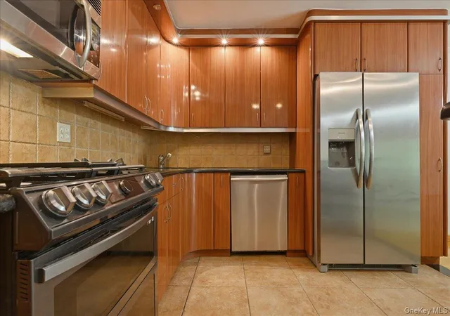 5th image of 7116 162Nd St #2, Fresh Meadows, NY 11365 | MLS# 997808