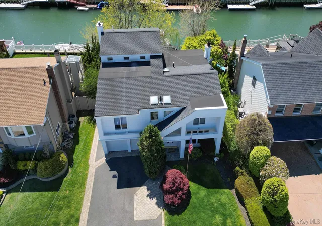 Photo 3 of Sale Pending at 2912 Bay Dr, Hempstead, NY 11566 | MLS# 997821 | Listing updated on 2026-08-30