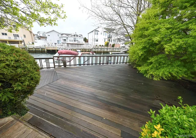 Photo 4 of Sale Pending at 2912 Bay Dr, Hempstead, NY 11566 | MLS# 997821 | Listing updated on 2026-08-30