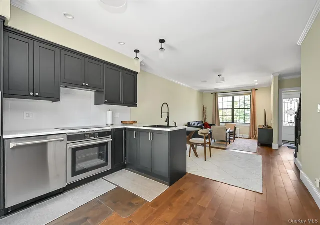 Photo 4 of Single family home for sale at 15822 Powells Cvs Blvd, Whitestone, NY 11357 | MLS# 997825 | Listing updated on 2026-07-10