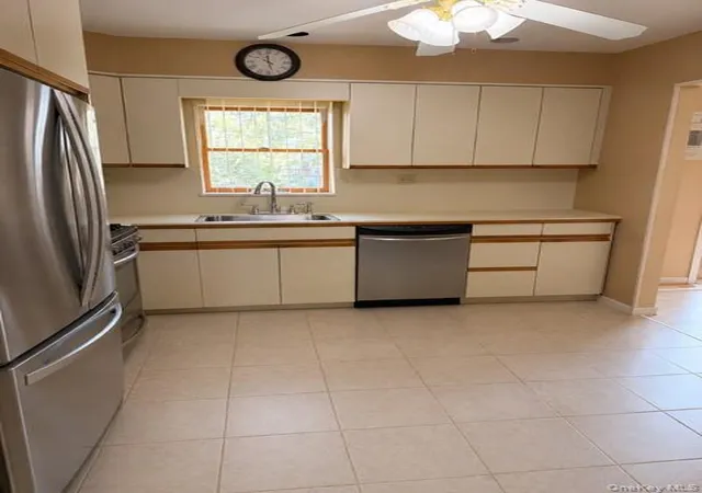 4th image of 44 47Th St, Islip, NY 11751 | MLS# 997852