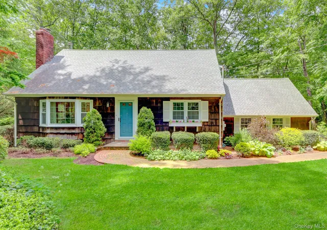 2nd image of 16 Maplewood Dr, Huntington, NY 11768 | MLS# 997862