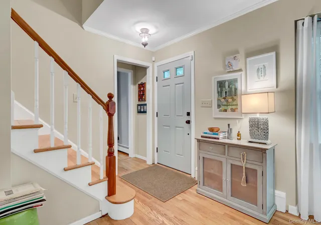 3rd image of 16 Maplewood Dr, Huntington, NY 11768 | MLS# 997862