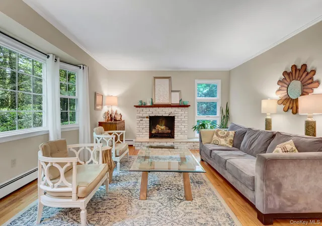 5th image of 16 Maplewood Dr, Huntington, NY 11768 | MLS# 997862