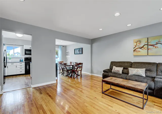 5th image of 42 Briarwood Ln, Oyster Bay, NY 11803 | MLS# 997885