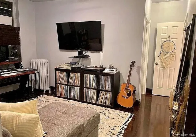 3rd image of 21-06 35Th St, New York, NY 11105