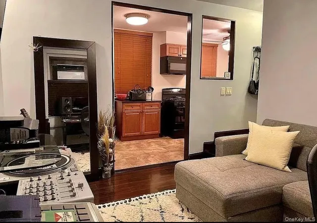 4th image of 21-06 35Th St, New York, NY 11105