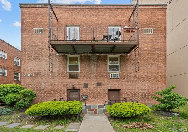 Photo 3 of Condo for sale at 6299 Broadway #C3A, Bronx, NY 10471 | MLS# 997900 | Listing updated on 2026-09-01