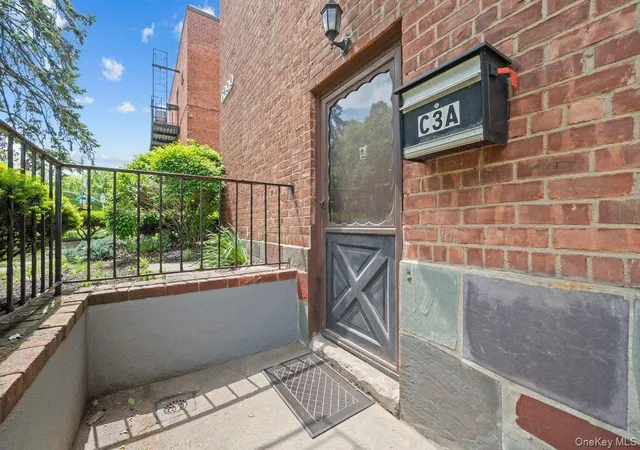 Photo 2 of Condo for sale at 6299 Broadway #C3A, Bronx, NY 10471 | MLS# 997900 | Listing updated on 2026-09-01