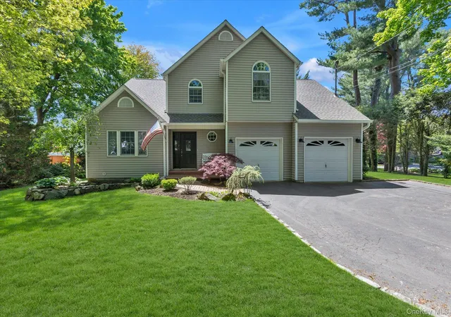 1st image of 17 Claire Ave, Huntington Station, NY 11746 | MLS# 997936