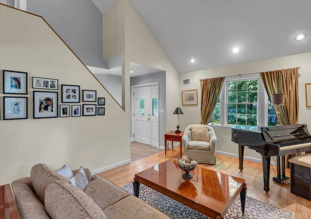 4th image of 17 Claire Ave, Huntington Station, NY 11746 | MLS# 997936