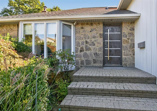 Photo 2 of Sale Pending at 11 Sunbeam Rd, Oyster Bay, NY 11791 | MLS# 997943 | Listing updated on 2026-08-07