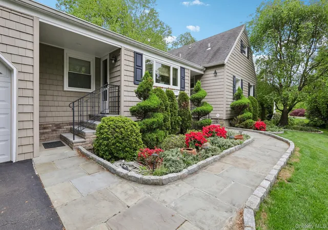 2nd image of 22 Stony Run, New Rochelle, NY 10804 | MLS# 997971