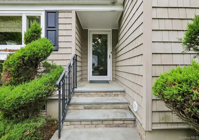 3rd image of 22 Stony Run, New Rochelle, NY 10804 | MLS# 997971