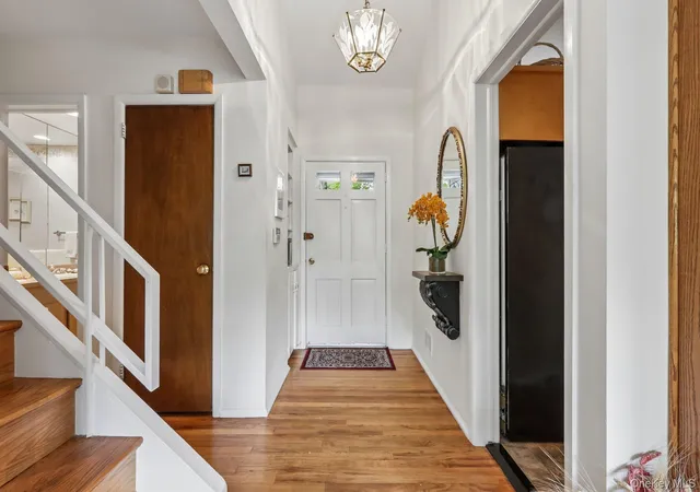 5th image of 22 Stony Run, New Rochelle, NY 10804 | MLS# 997971