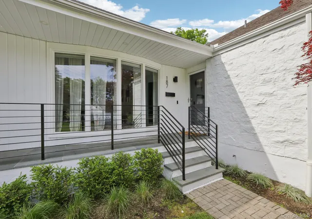 3rd image of 187 Thornbury Rd, Scarsdale, NY 10583 | MLS# 997979