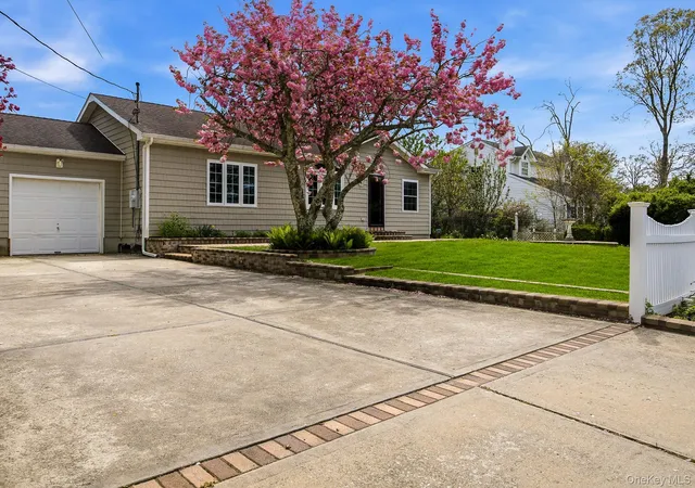 3rd image of 46 Lafayette Dr, Shirley, NY 11967 | MLS# 998034