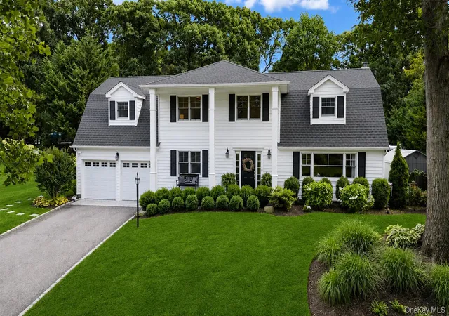 Photo 1 of Sale Pending at 8 Rochelle Ln, Smithtown, NY 11768 | MLS# 998058 | Listing updated on 2026-07-01