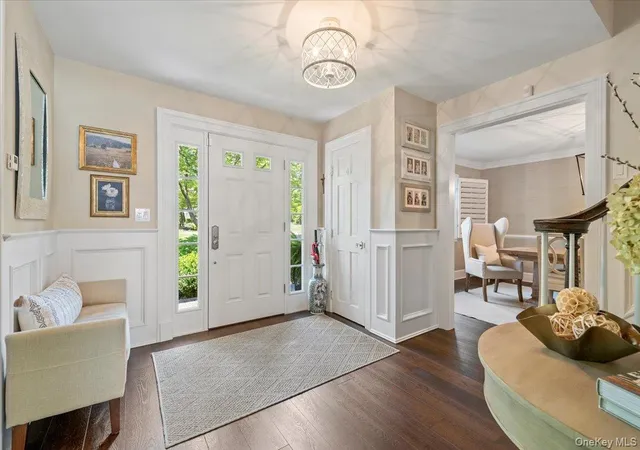 Photo 4 of Sale Pending at 8 Rochelle Ln, Smithtown, NY 11768 | MLS# 998058 | Listing updated on 2026-07-01