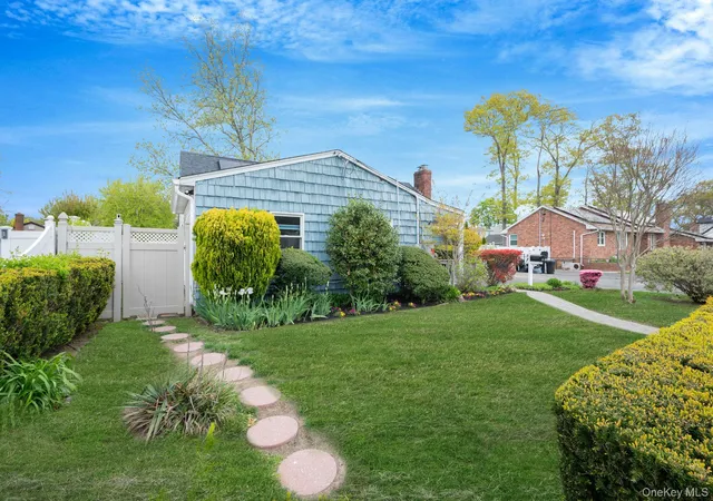2nd image of 217 Abbington Ct, Copiague, NY 11726 | MLS# 998063