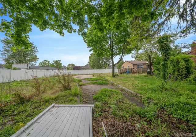28th image of 627 Carlls Path, Babylon, NY 11729 | MLS# 998081