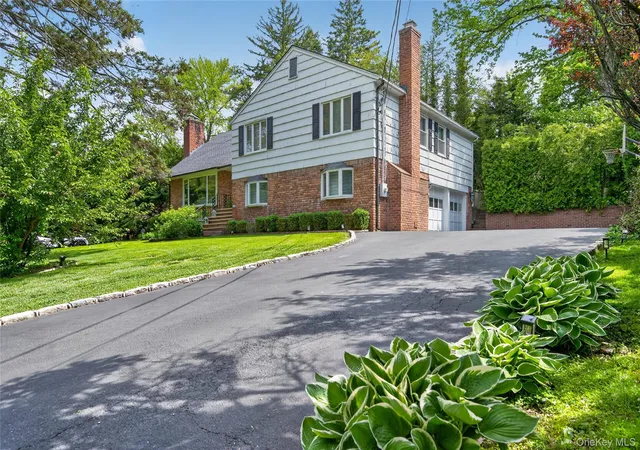 3rd image of 112 The Intervale, Roslyn, NY 11576 | MLS# 998111