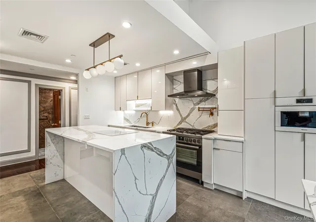 Listing Photo 5 - Condo for sale in building located at 171 Great Neck Rd, North Hempstead, NY 11021 - Unit #4R