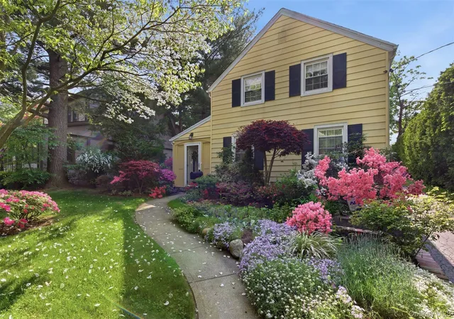 Photo 3 of Single family home for sale at 47 Onderdonk Ave, North Hempstead, NY 11030 | MLS# 998126 | Listing updated on 2026-09-14