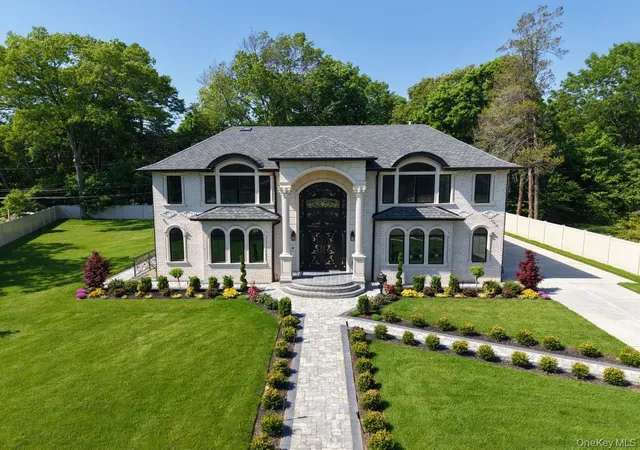 Photo 1 of Single family home for sale at 33 Parkway Dr, North Hempstead, NY 11577 | MLS# 998133 | Listing updated on 2026-08-30