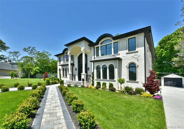 Photo 3 of Single family home for sale at 33 Parkway Dr, North Hempstead, NY 11577 | MLS# 998133 | Listing updated on 2026-08-30