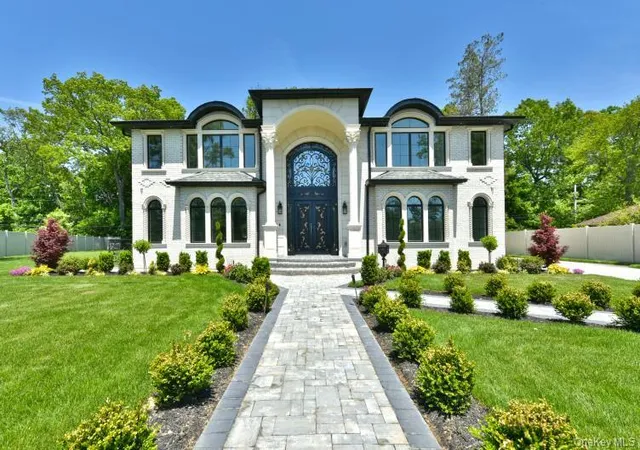 Photo 2 of Single family home for sale at 33 Parkway Dr, North Hempstead, NY 11577 | MLS# 998133 | Listing updated on 2026-08-30