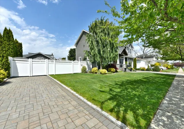 3rd image of 129 Commonwealth Ave, Massapequa, NY 11758 | MLS# 998150