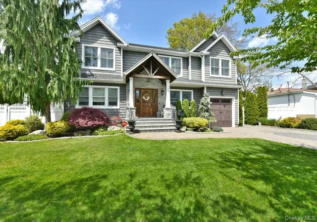 4th image of 129 Commonwealth Ave, Massapequa, NY 11758 | MLS# 998150