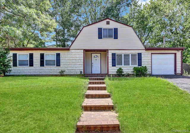 Photo 1 of Single family home for sale at 54 College Hills Dr, Brookhaven, NY 11738 | MLS# 998151 | Listing updated on 2026-09-20