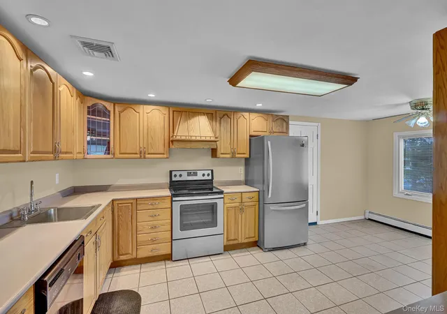 Photo 3 of Single family home for sale at 54 College Hills Dr, Brookhaven, NY 11738 | MLS# 998151 | Listing updated on 2026-09-20