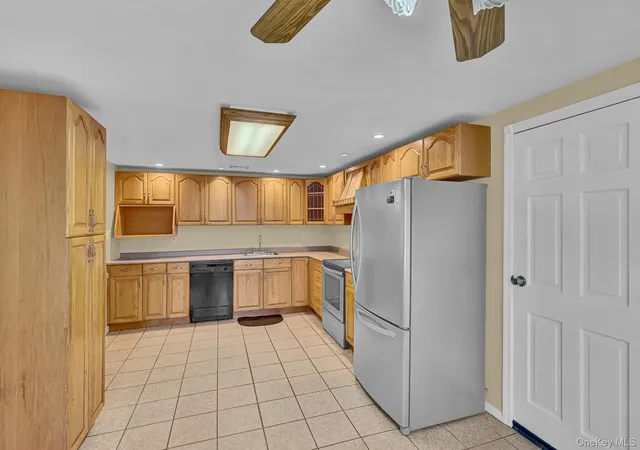 Photo 3 of Single family home for sale at 54 College Hills Dr, Brookhaven, NY 11738 | MLS# 998151 | Listing updated on 2026-09-20