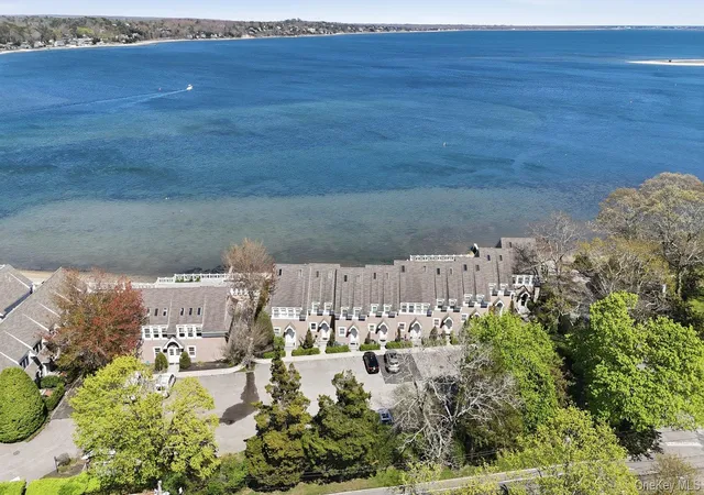 Homes for sale in Southampton, NY | 49 Canoe Pl Rd #416, Southampton, NY 11946 | MLS# 998154