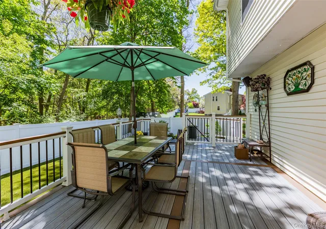 4th image of 8 Loretta Ct, Brookhaven, NY 11727 | MLS# 998168