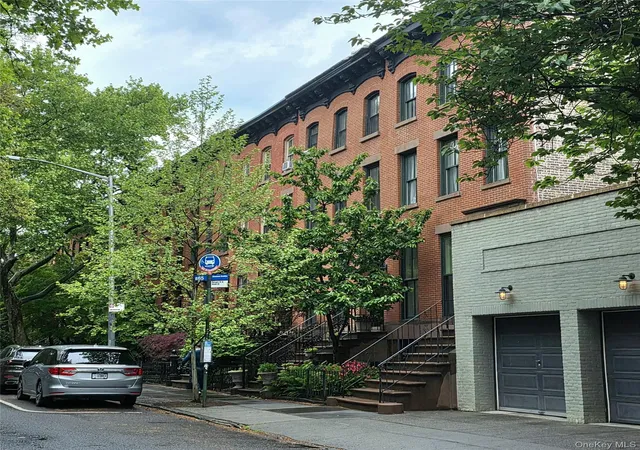 Photo 2 of Sale Pending at 185 Bergen St, Brooklyn, NY 11217 | MLS# 998203 | Listing updated on 2026-08-14