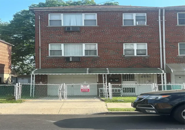 Photo 1 of Multi family home for sale at 914 E 211th Street, New York, NY 10469 | MLS# 998222 | Listing updated on 2026-08-23