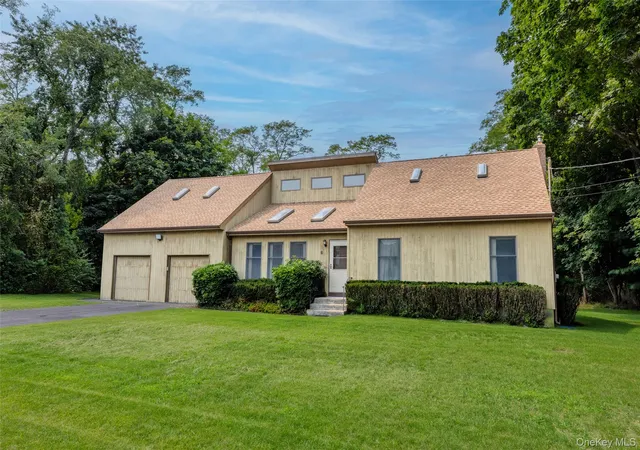 Photo 1 of Single family home for sale at 6 Cedar St, Brookhaven, NY 11955 | MLS# 998223 | Listing updated on 2026-10-03