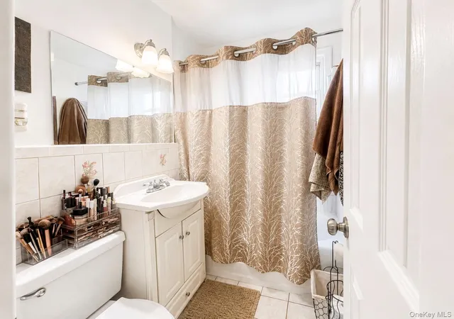 2nd image of 71-03 252Nd, Bellerose Terrace, NY 11426
