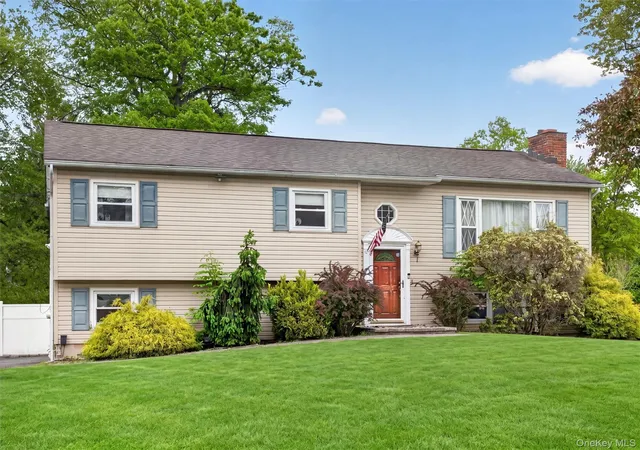 Homes for sale in Clarkstown, NY | 584 Babbling Brook Ln, Clarkstown, NY 10989 | MLS# 998247