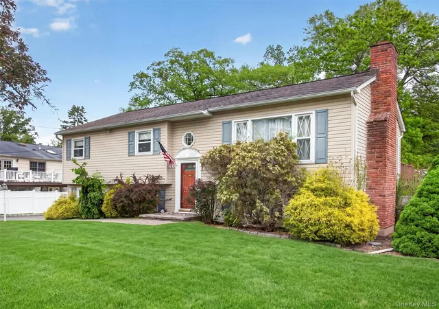 Homes for sale in Clarkstown, NY | 584 Babbling Brook Ln, Clarkstown, NY 10989 | MLS# 998247