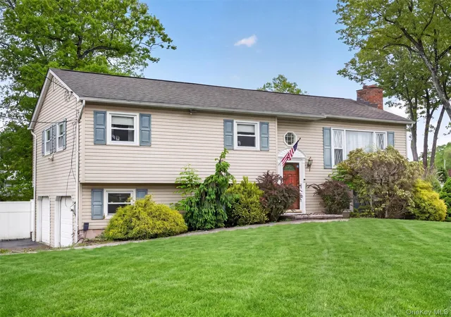 Homes for sale in Clarkstown, NY | 584 Babbling Brook Ln, Clarkstown, NY 10989 | MLS# 998247